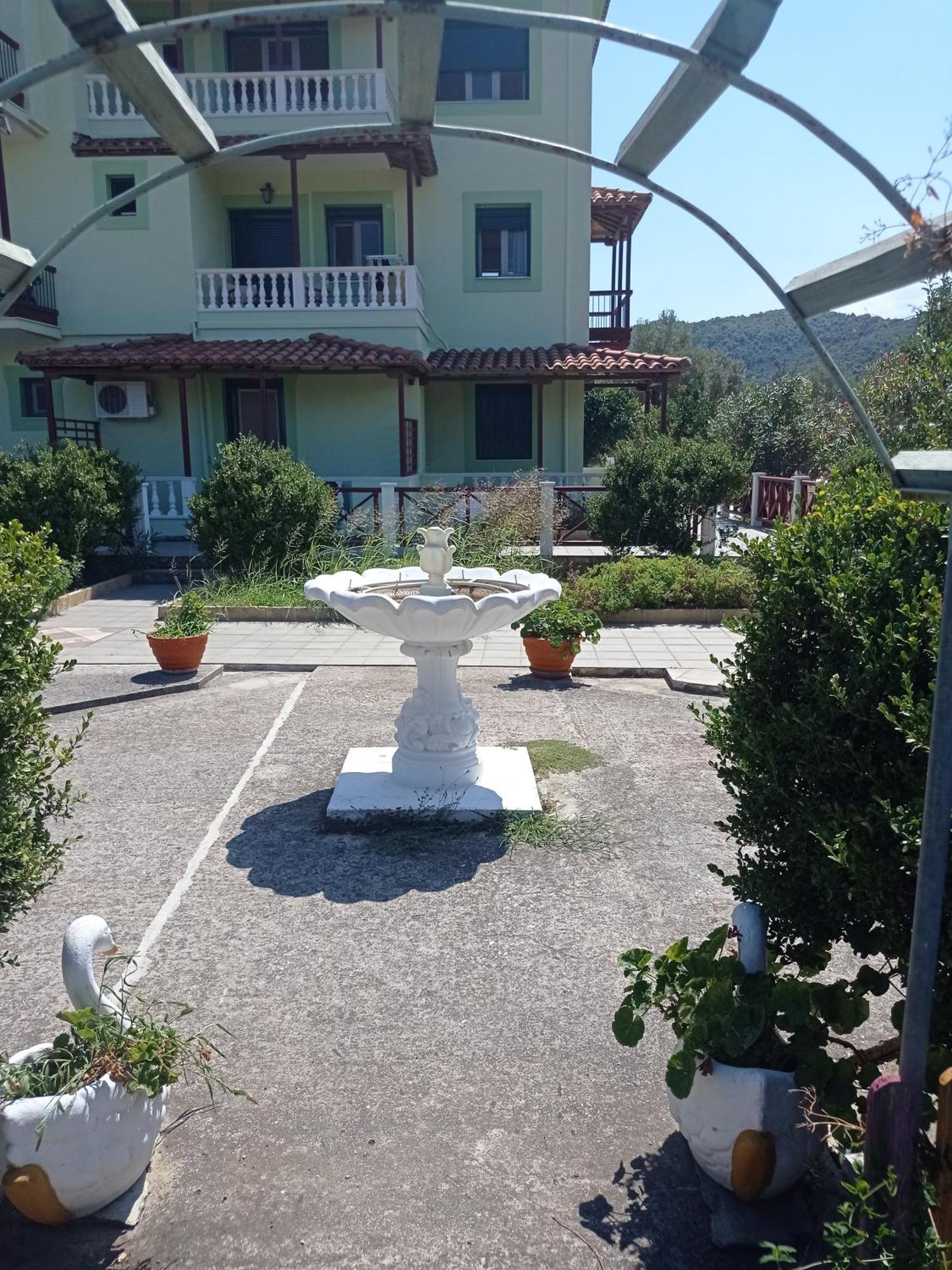 Alexandros Rooms & Studios Skopelos Eksteriør billede